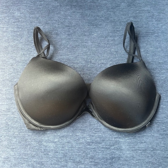Victoria's Secret very sexy pushup bra - Picture 1 of 3